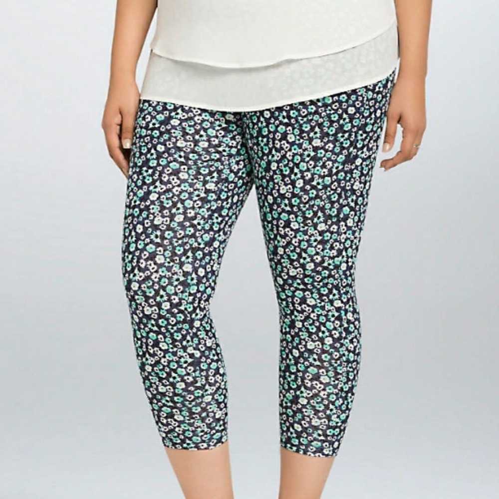 Torrid - Daisy print cropped leggings